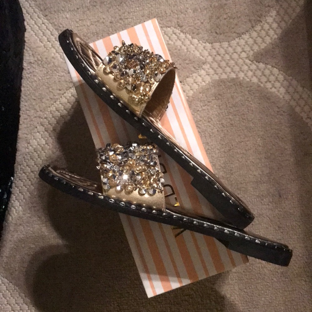 Wonderful Gold Slip On’s - Picture 4 of 8